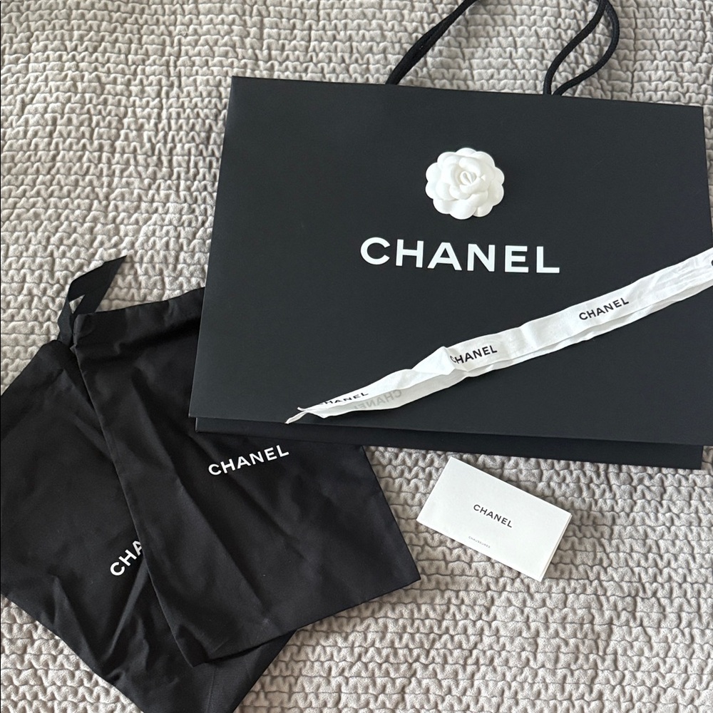CHANEL Black and White Shopping Set